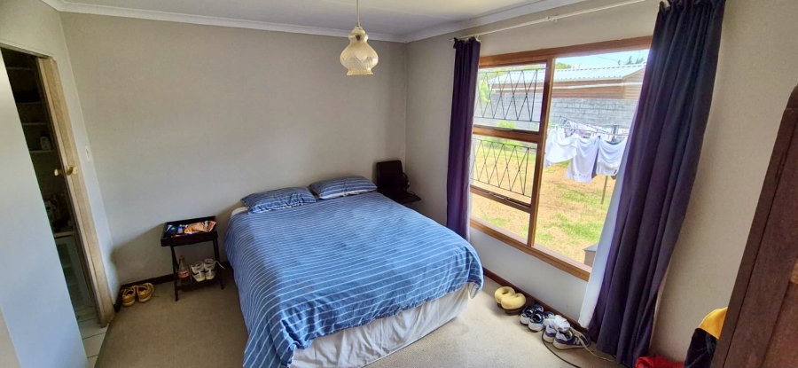 4 Bedroom Property for Sale in Overbaakens Eastern Cape